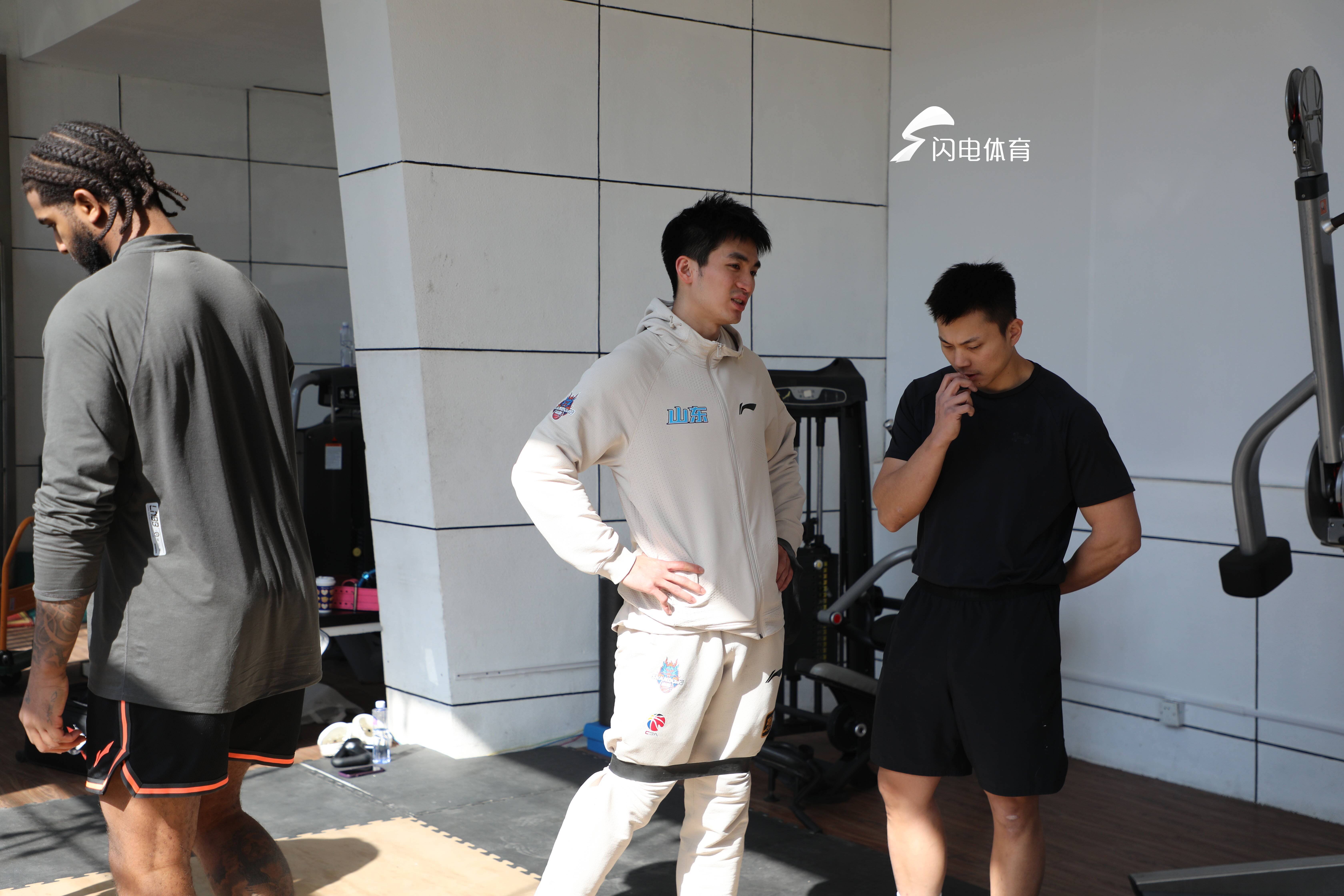 山东男篮发布备战花絮,最后时刻回应争议,中超任务艰巨,训练强度显著提升  山东男篮发布备战花絮,最后时刻回应争议,中超任务艰巨,训练强度显著提升