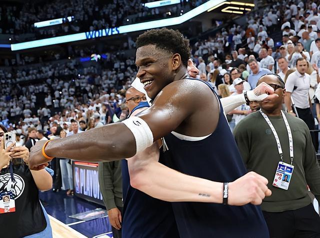 明尼苏达森林狼今夜状态回暖，志在NBA总决赛名次提升，信心回归，年轻球员得到机会的简单介绍